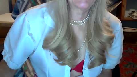 Snapshot of anniegurl chatting on 12.22.24 anniegurl online show from 12.22.24