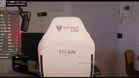 Snapshot of annieguzman_ chatting on 02.22.25 Annie FREE TRIAL IN BIO online show from 02.22.25