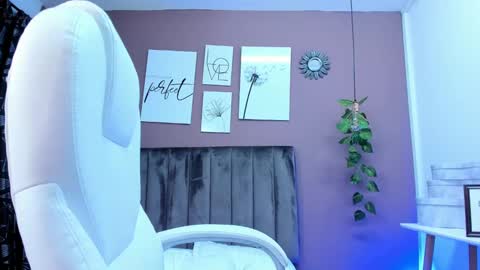 anniemayerx online show from 12.02.24