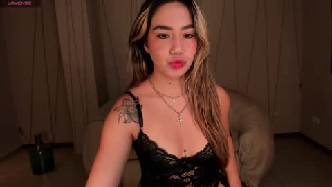 Annie Monroe online show from 11.04.25