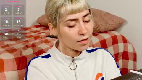 Snapshot of annietinky chatting on 09.22.25 annietinky online show from 09.22.25