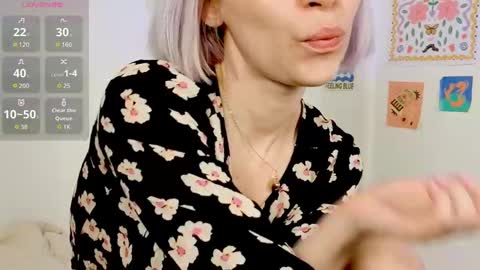 Snapshot of annietinky chatting on 10.12.25 annietinky online show from 10.12.25