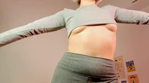 Snapshot of annietinky chatting on 11.08.25 annietinky online show from 11.08.25