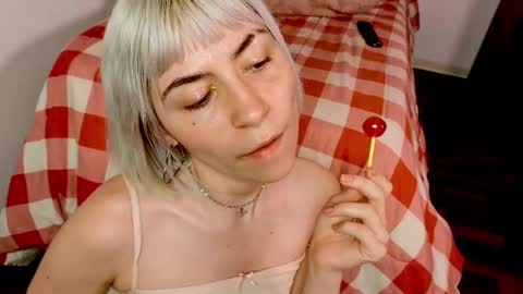 Snapshot of annietinky chatting on 11.10.25 annietinky online show from 11.10.25