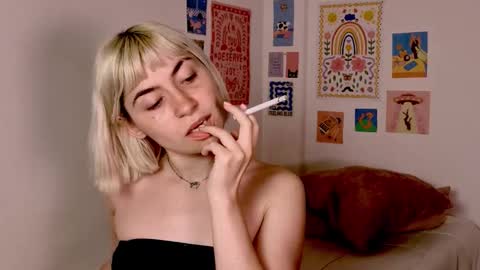 Snapshot of annietinky chatting on 11.25.25 annietinky online show from 11.25.25