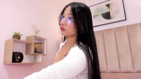 Snapshot of anniie_queen chatting on 01.22.25 Annie Queen online show from 01.22.25