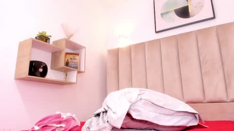 Snapshot of anniie_queen chatting on 02.25.25 Annie Queen online show from 02.25.25