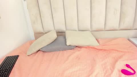 Snapshot of anniie_queen chatting on 10.09.25 Annie Queen online show from 10.09.25