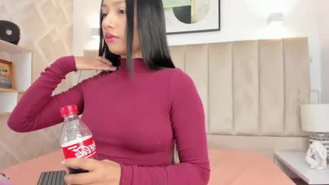 Snapshot of anniie_queen chatting on 12.03.25 Annie Queen online show from 12.03.25