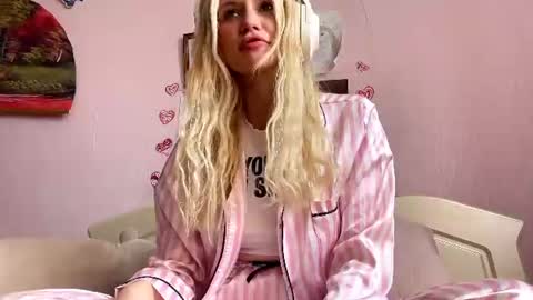 Snapshot of annrosy chatting on 06.19.26 Hello my name is Kate online show from 06.19.26