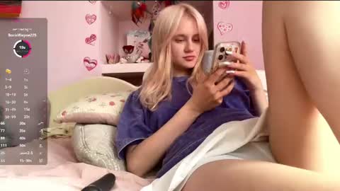 Snapshot of annrosy chatting on 07.04.26 Hello my name is Kate online show from 07.04.26