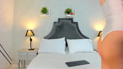 Anntonia Woods  online show from 12.31.24