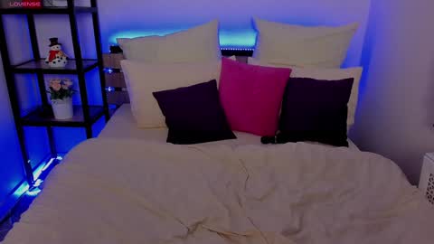 Anna online show from 12.17.24