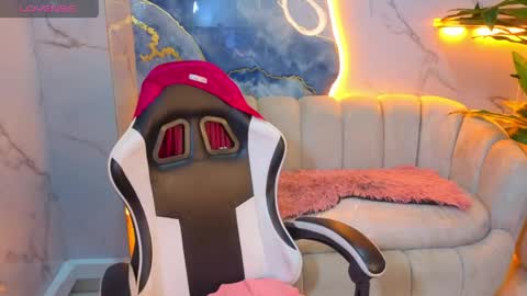 Live 1500am 2100pm COLOMBIAN HOUR online show from 04.18.26