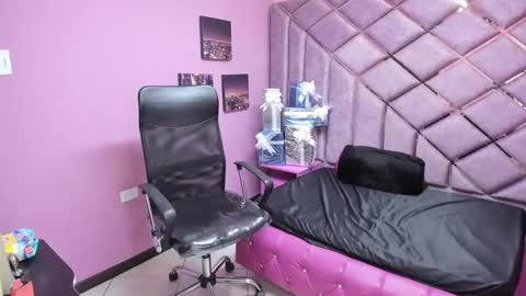 Anny online show from 12.16.24