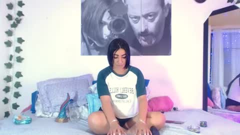 Snapshot of annyevans_ chatting on 06.21.26 online show from 06.21.26