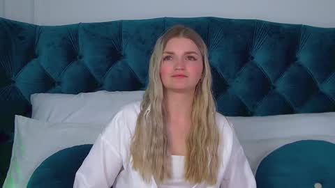 Snapshot of annyraii chatting on 11.23.25 annyraii online show from 11.23.25