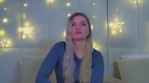 Snapshot of annyraii chatting on 12.01.25 annyraii online show from 12.01.25