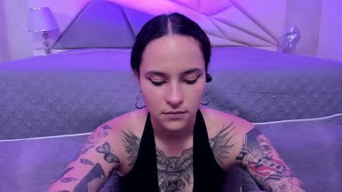 AnnyT online show from 01.14.25