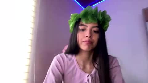 Snapshot of anotella_aa chatting on 11.25.25 anotella_aa online show from 11.25.25