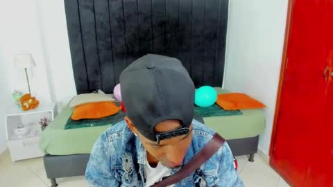       online show from 03.08.25