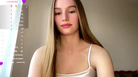 Snapshot of antionettepulgarin chatting on 05.05.26 Viktoria online show from 05.05.26