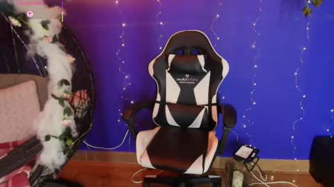 Snapshot of anto_thompson chatting on 11.30.25 Antonella online show from 11.30.25