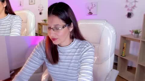 Snapshot of antoneella__ chatting on 02.24.25 Antonella online show from 02.24.25