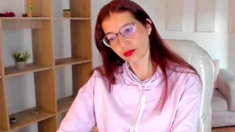 Snapshot of antoneella__ chatting on 10.19.25 Antonella online show from 10.19.25