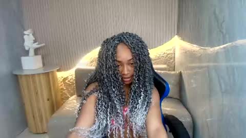 Snapshot of antonella__r_ chatting on 06.01.26 Antonella online show from 06.01.26