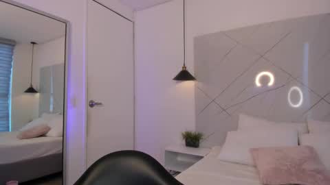 Antonella online show from 12.03.25