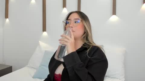 A N T O N E L L A  online show from 01.23.25