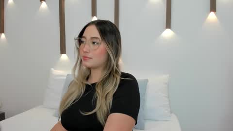 A N T O N E L L A  online show from 01.24.25