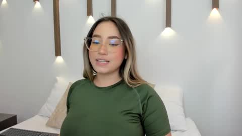 A N T O N E L L A  online show from 01.31.25