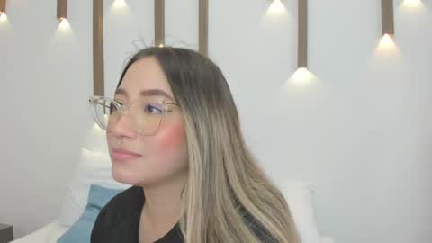 A N T O N E L L A  online show from 02.04.25