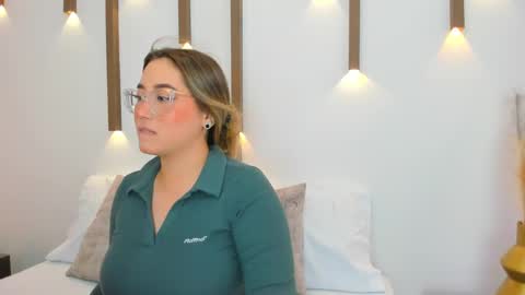 A N T O N E L L A  online show from 03.03.25