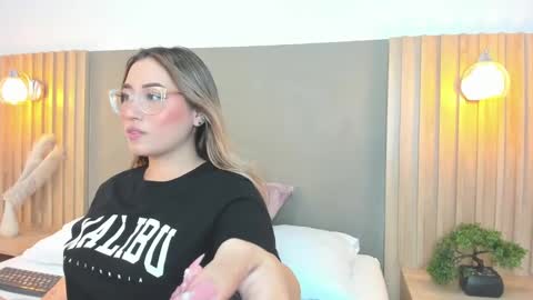 A N T O N E L L A  online show from 03.12.25