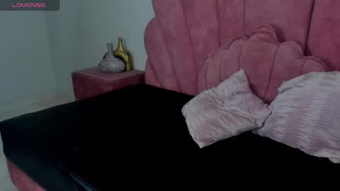 Snapshot of antonella_foxxxx chatting on 12.16.25 antonella_foxxxx online show from 12.16.25