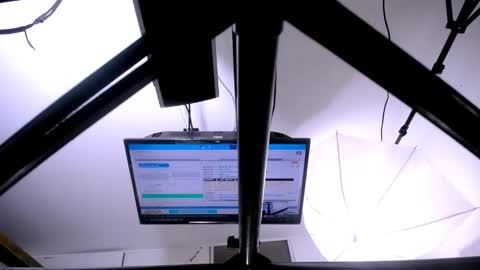 Snapshot of antonella_mcry chatting on 10.28.25 antonella online show from 10.28.25