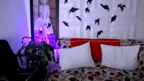 Snapshot of antonella_mcry chatting on 10.31.25 antonella online show from 10.31.25