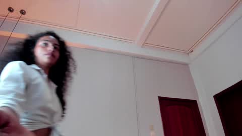 AntonellaHall  online show from 01.08.25