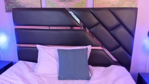 Snapshot of antonellalove_ chatting on 12.13.24 My name is Andrea thumb up me please its important online show from 12.13.24