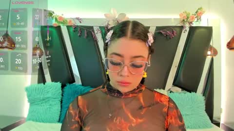 A N T O N E L L E  online show from 04.12.26