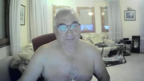 Snapshot of antonio2605 chatting on 10.18.25 Antonio online show from 10.18.25