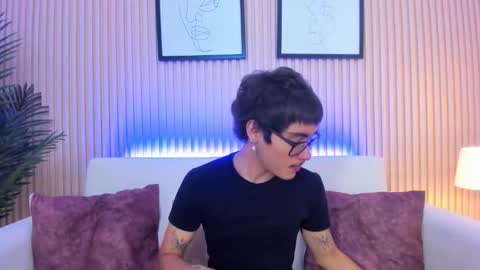 Snapshot of antonio_rowan chatting on 12.02.25 Antonio online show from 12.02.25