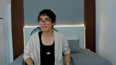 Snapshot of antonio_rowan chatting on 12.14.25 Antonio online show from 12.14.25