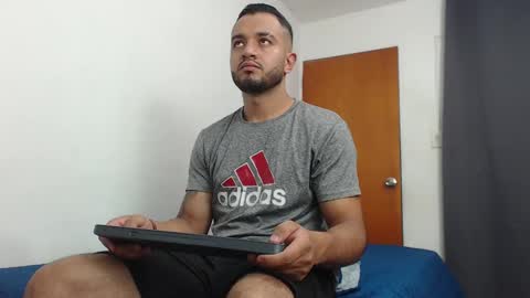 Snapshot of antony_smithh chatting on 02.05.25 antony_smithh online show from 02.05.25