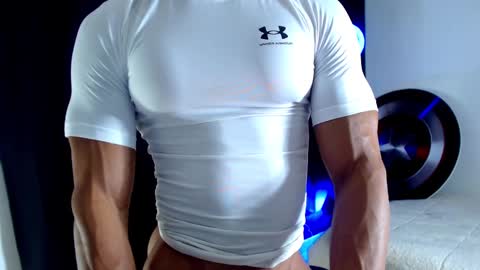 Instagram miguelangel1802  online show from 10.21.25