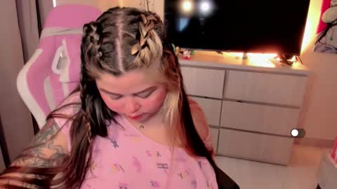   Independent model  online show from 01.13.26