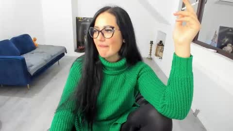 Anya online show from 12.21.25